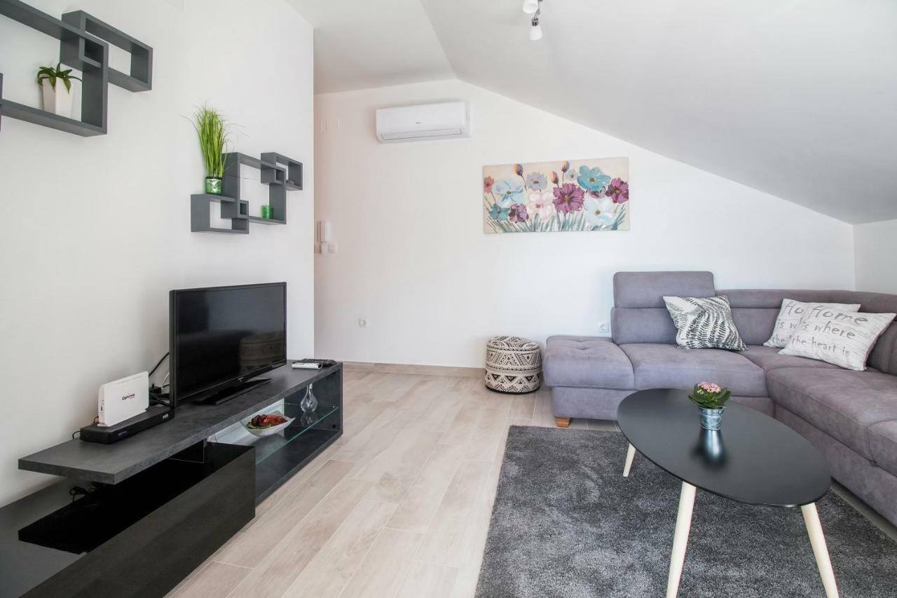 Apartment Hera With Balcony And Free Parking Zadar Eksteriør billede